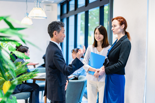 役員構成・専任宅建士など周辺要件にも注意